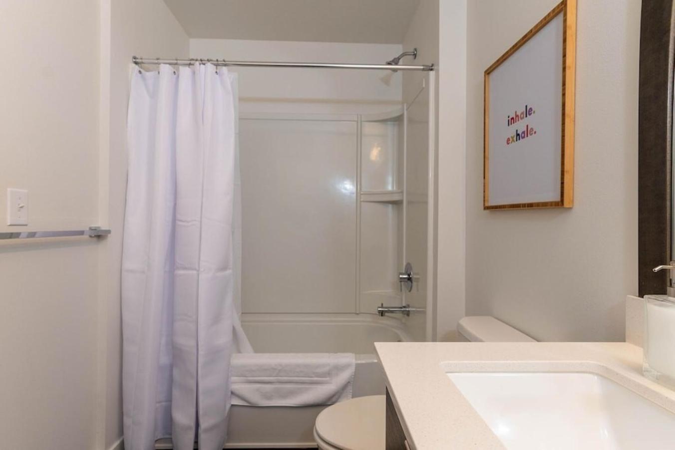 Self Check-In-Washer-Dryer-4Ksmart Tv-King Bed-Gym Τακόμα Εξωτερικό φωτογραφία